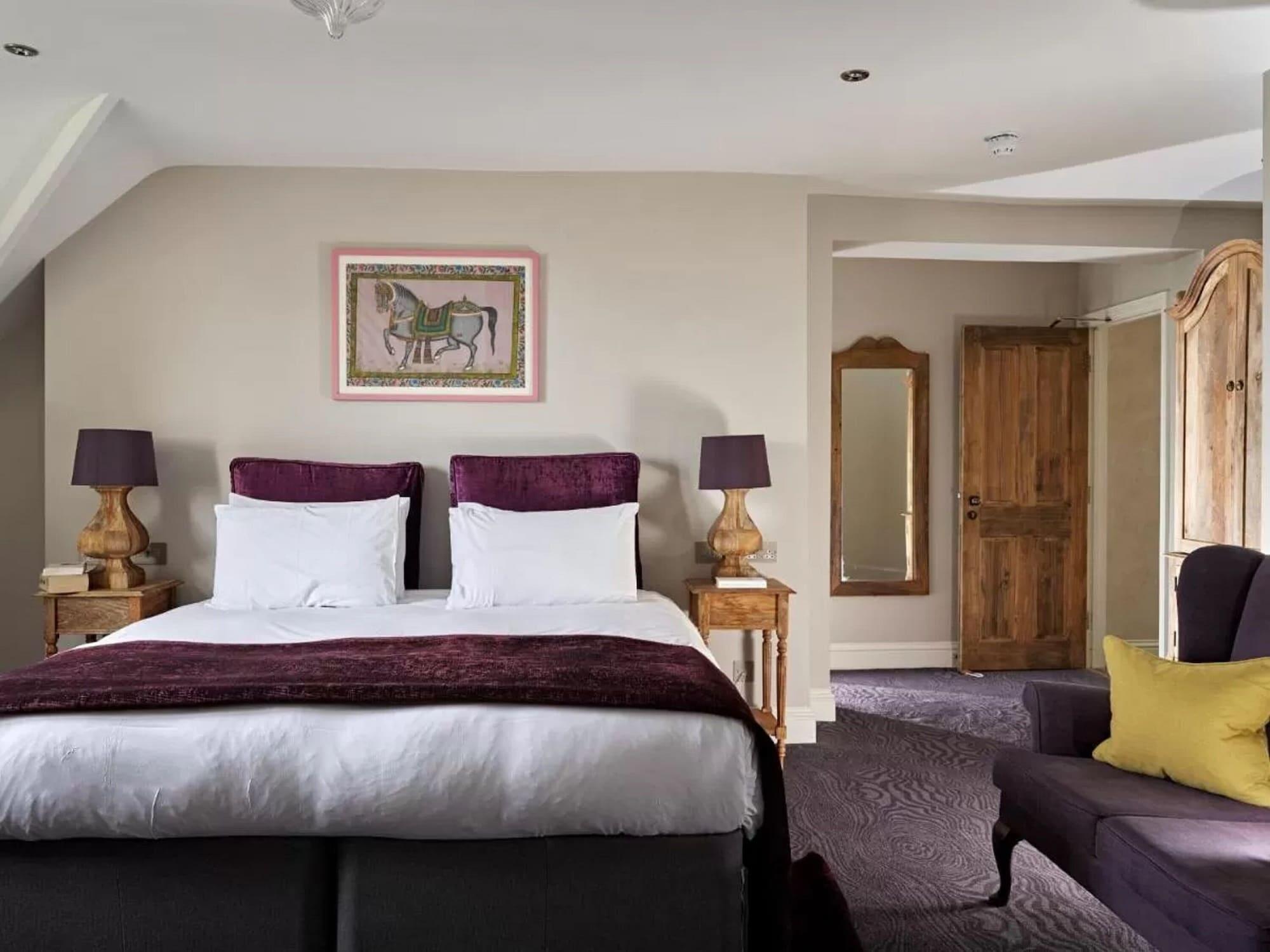 Cotswold Grange Bed & Breakfast Cheltenham Exterior photo A bedroom at The Old parsonage