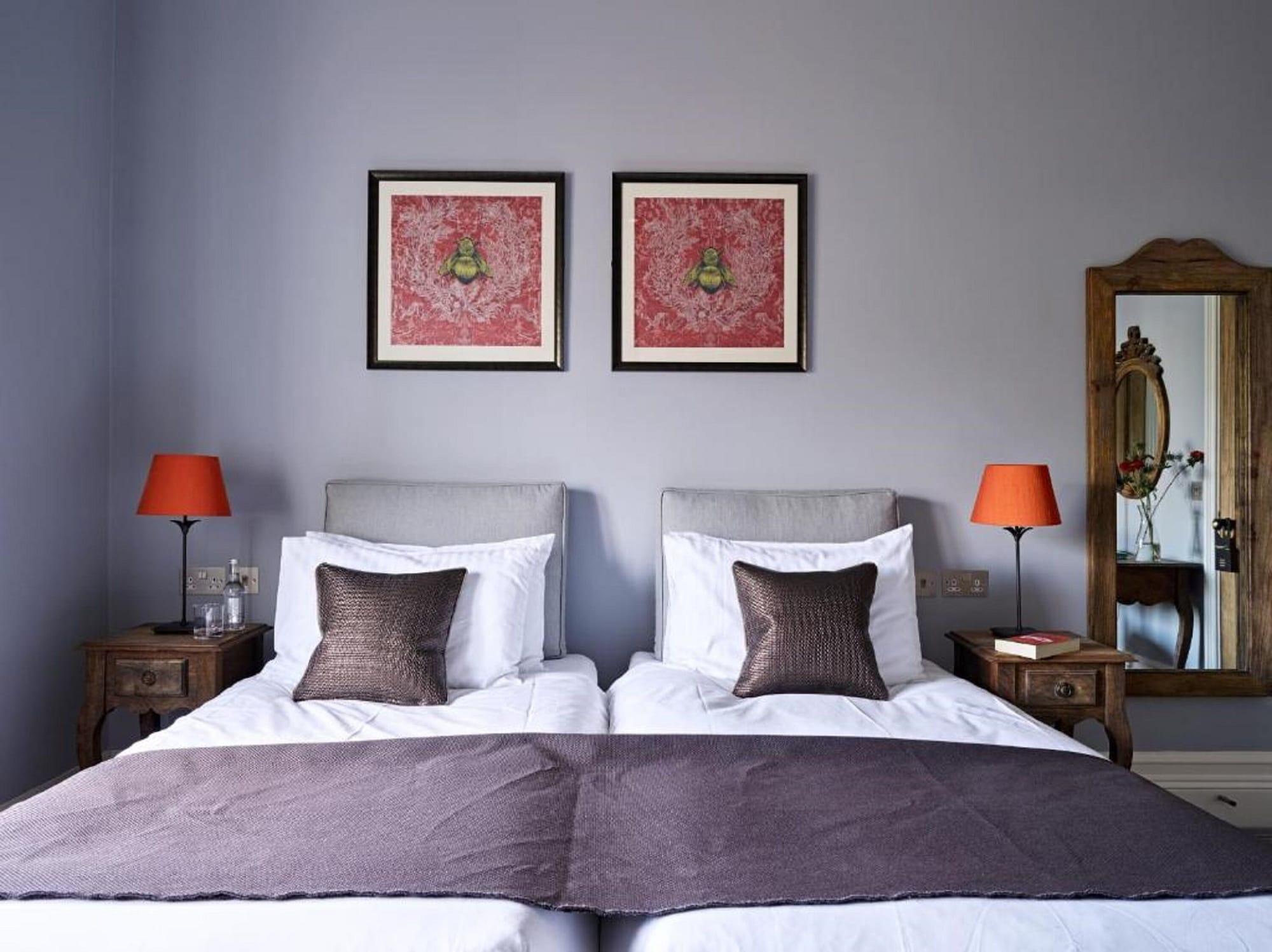 Cotswold Grange Bed & Breakfast Cheltenham Exterior photo A bedroom at the hotel