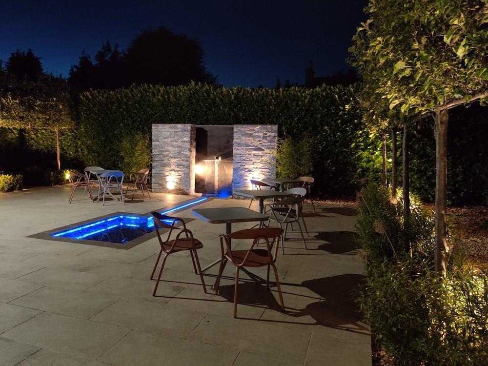 Cotswold Grange Bed & Breakfast Cheltenham Exterior photo The garden at night