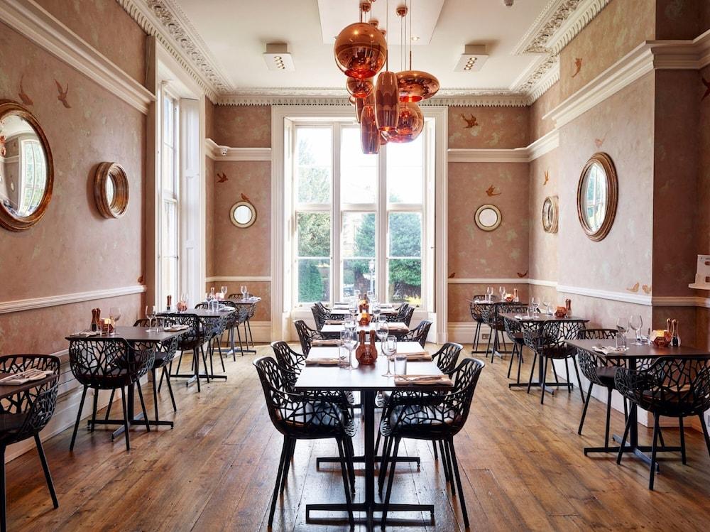 Cotswold Grange Bed & Breakfast Cheltenham Exterior photo Interior of the restaurant