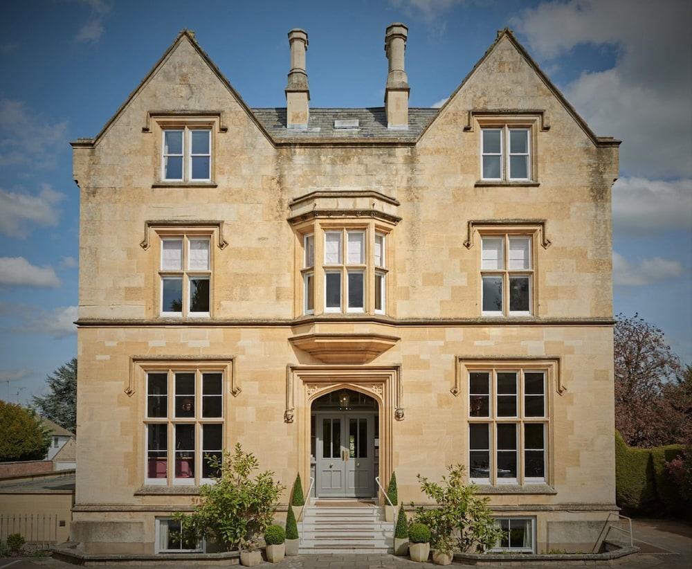 Cotswold Grange Bed & Breakfast Cheltenham Exterior photo The main entrance of the school