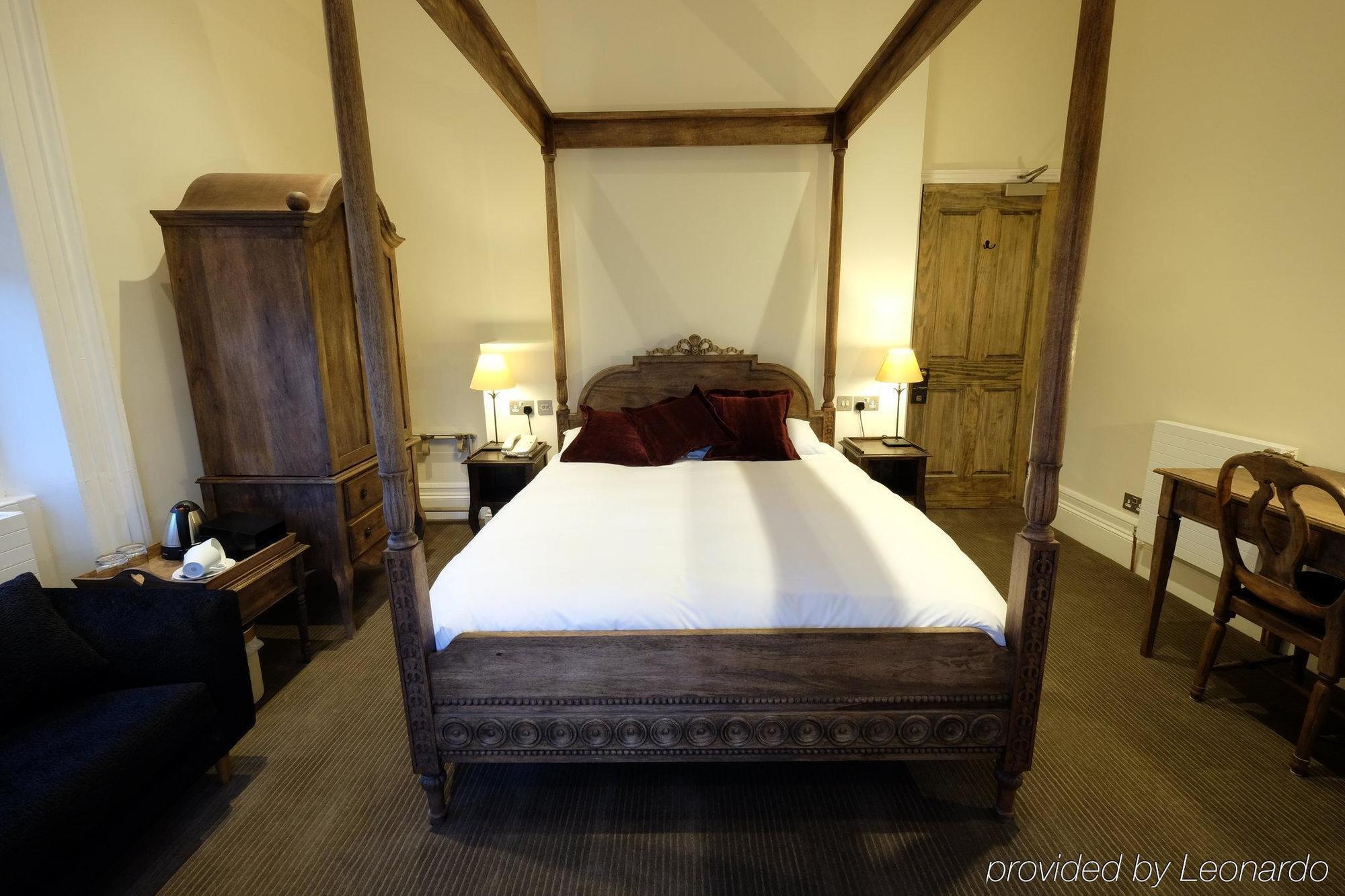 Cotswold Grange Bed & Breakfast Cheltenham Exterior photo A room at the hotel