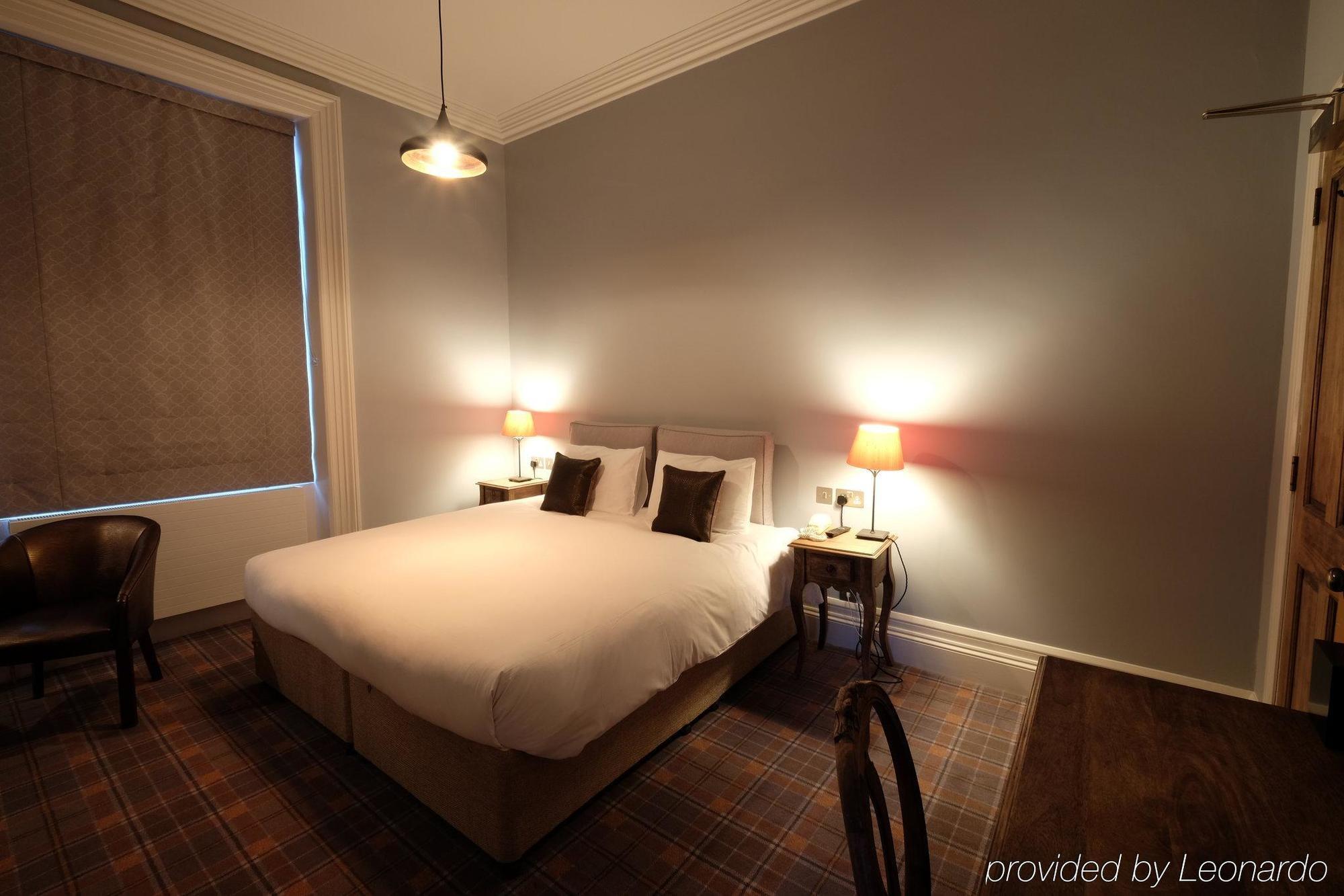 Cotswold Grange Bed & Breakfast Cheltenham Exterior photo A room at the hotel