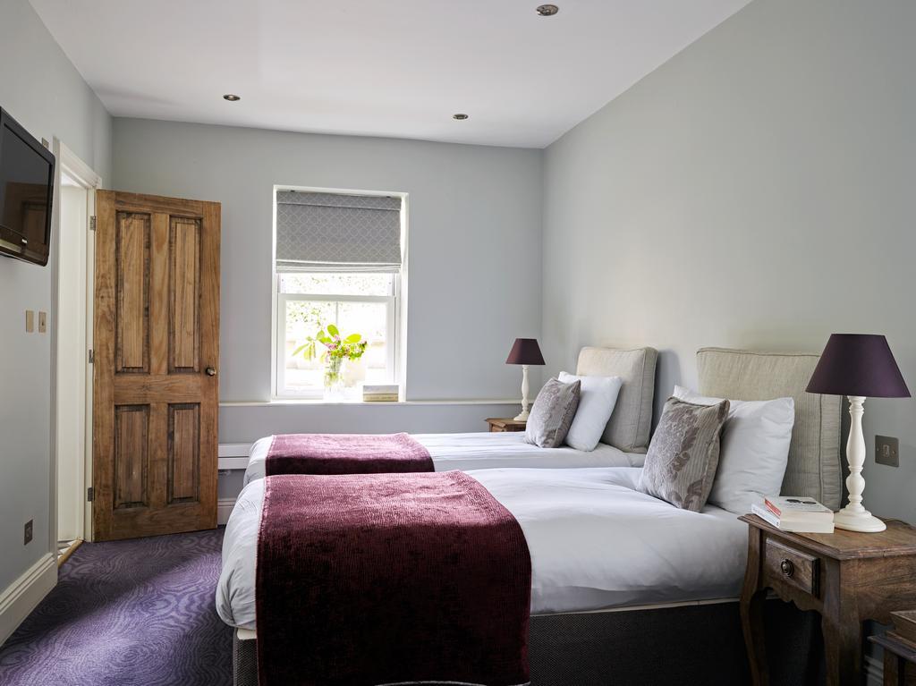 Cotswold Grange Bed & Breakfast Cheltenham Exterior photo A room at the hotel