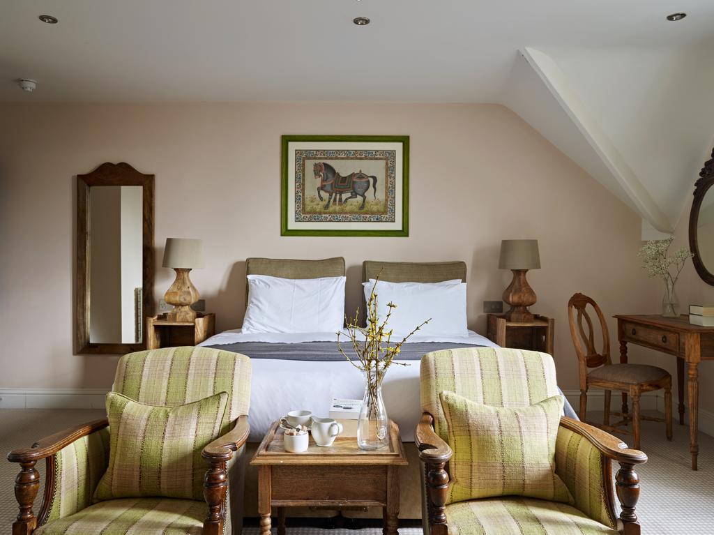 Cotswold Grange Bed & Breakfast Cheltenham Exterior photo A bedroom at the hotel