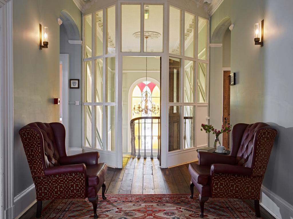 Cotswold Grange Bed & Breakfast Cheltenham Exterior photo The entrance to the hotel