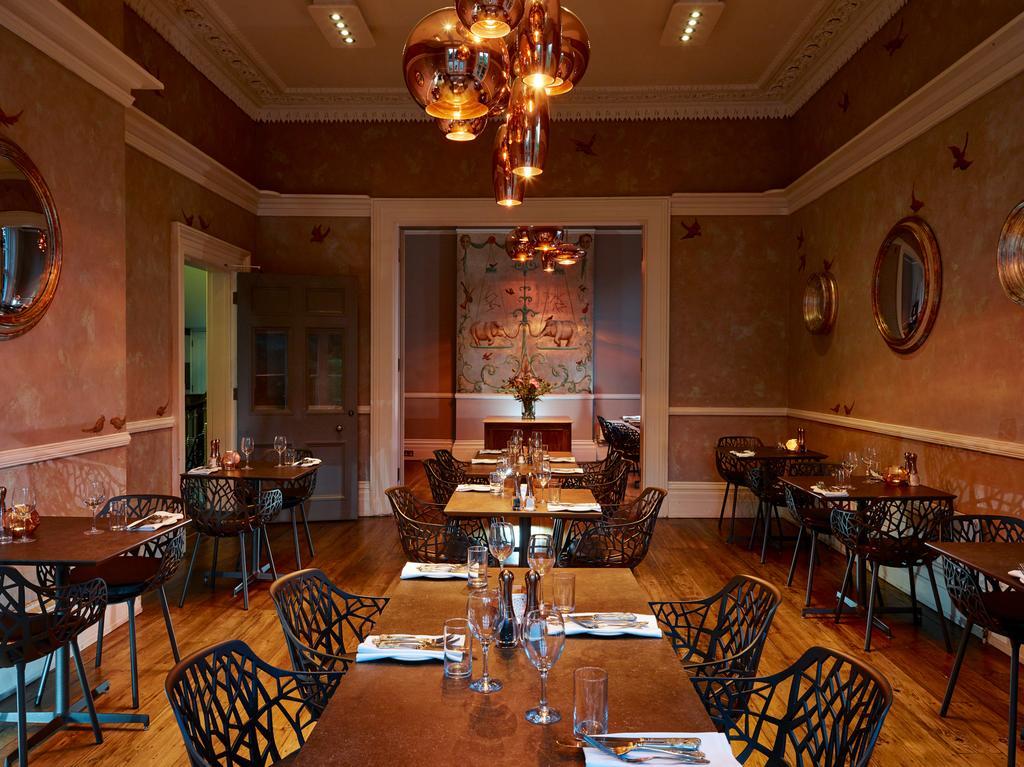 Cotswold Grange Bed & Breakfast Cheltenham Exterior photo The interior of the restaurant