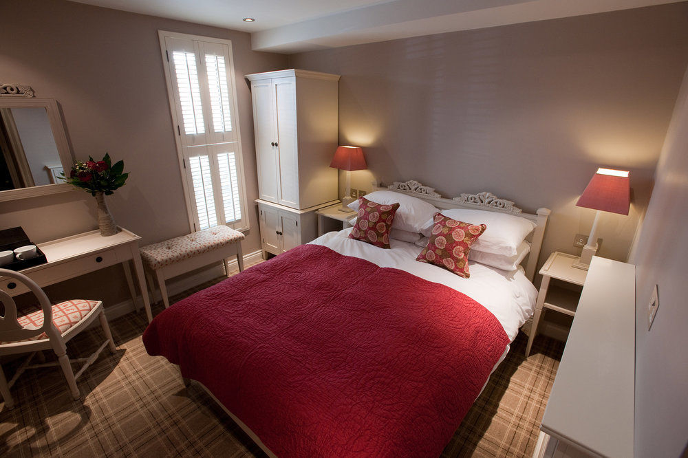 Cotswold Grange Bed & Breakfast Cheltenham Exterior photo A bedroom