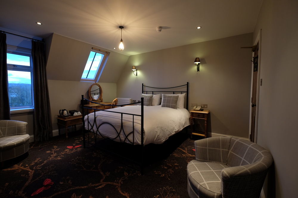 Cotswold Grange Bed & Breakfast Cheltenham Exterior photo A bedroom at the hotel