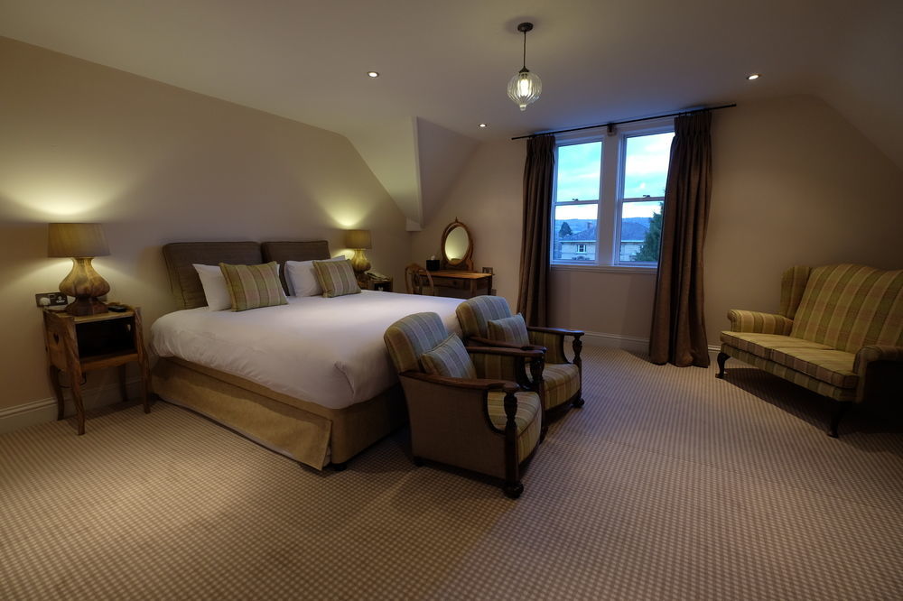 Cotswold Grange Bed & Breakfast Cheltenham Exterior photo A bedroom at the hotel