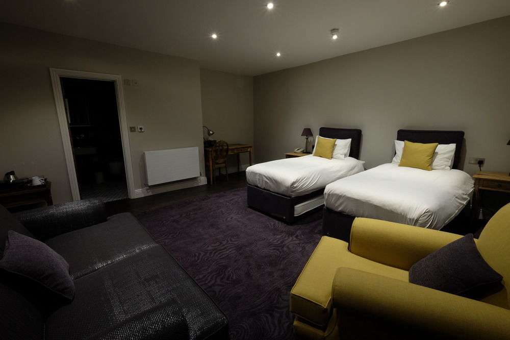 Cotswold Grange Bed & Breakfast Cheltenham Exterior photo A room at the hotel