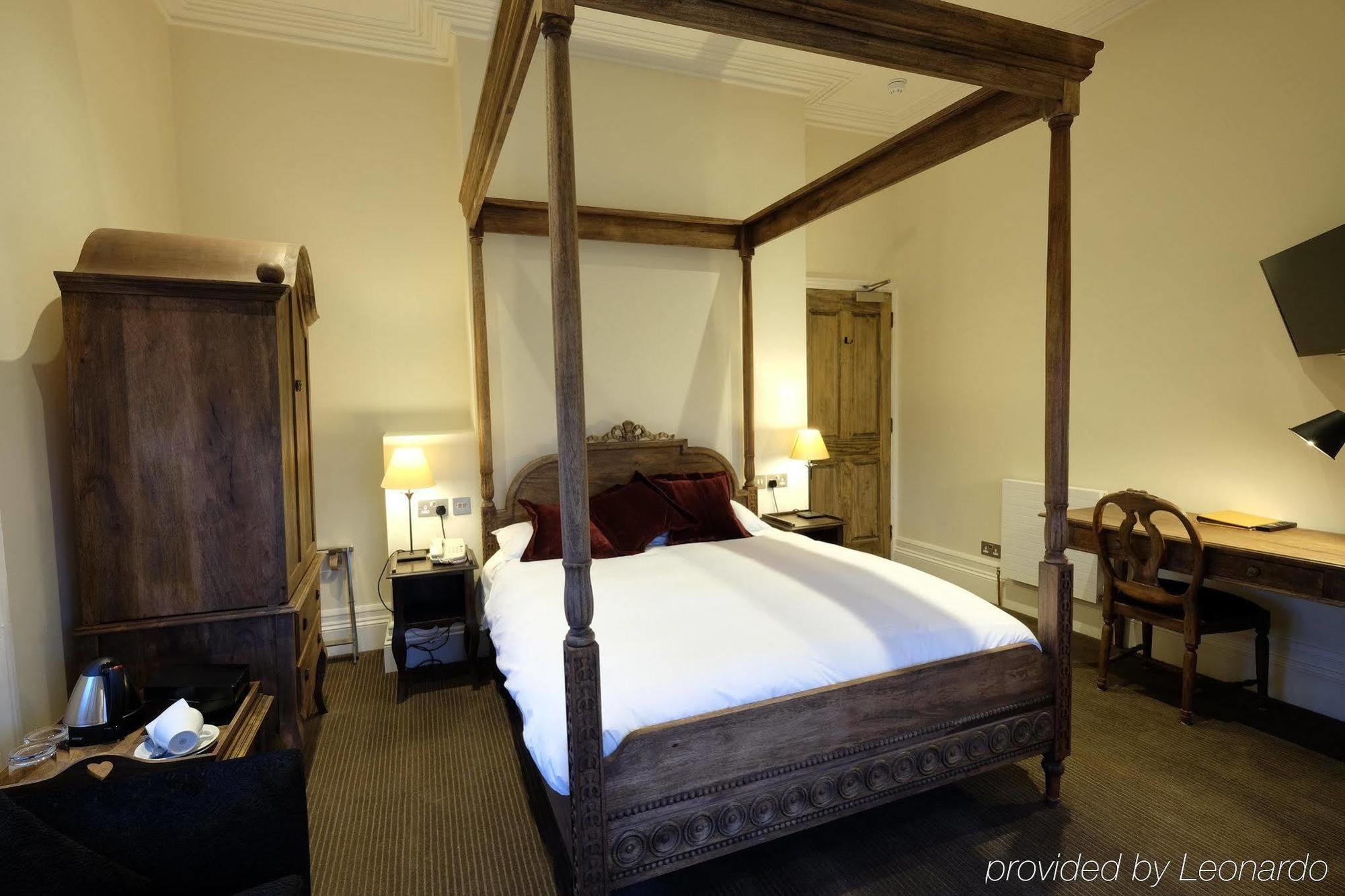 Cotswold Grange Bed & Breakfast Cheltenham Exterior photo A room at the hotel