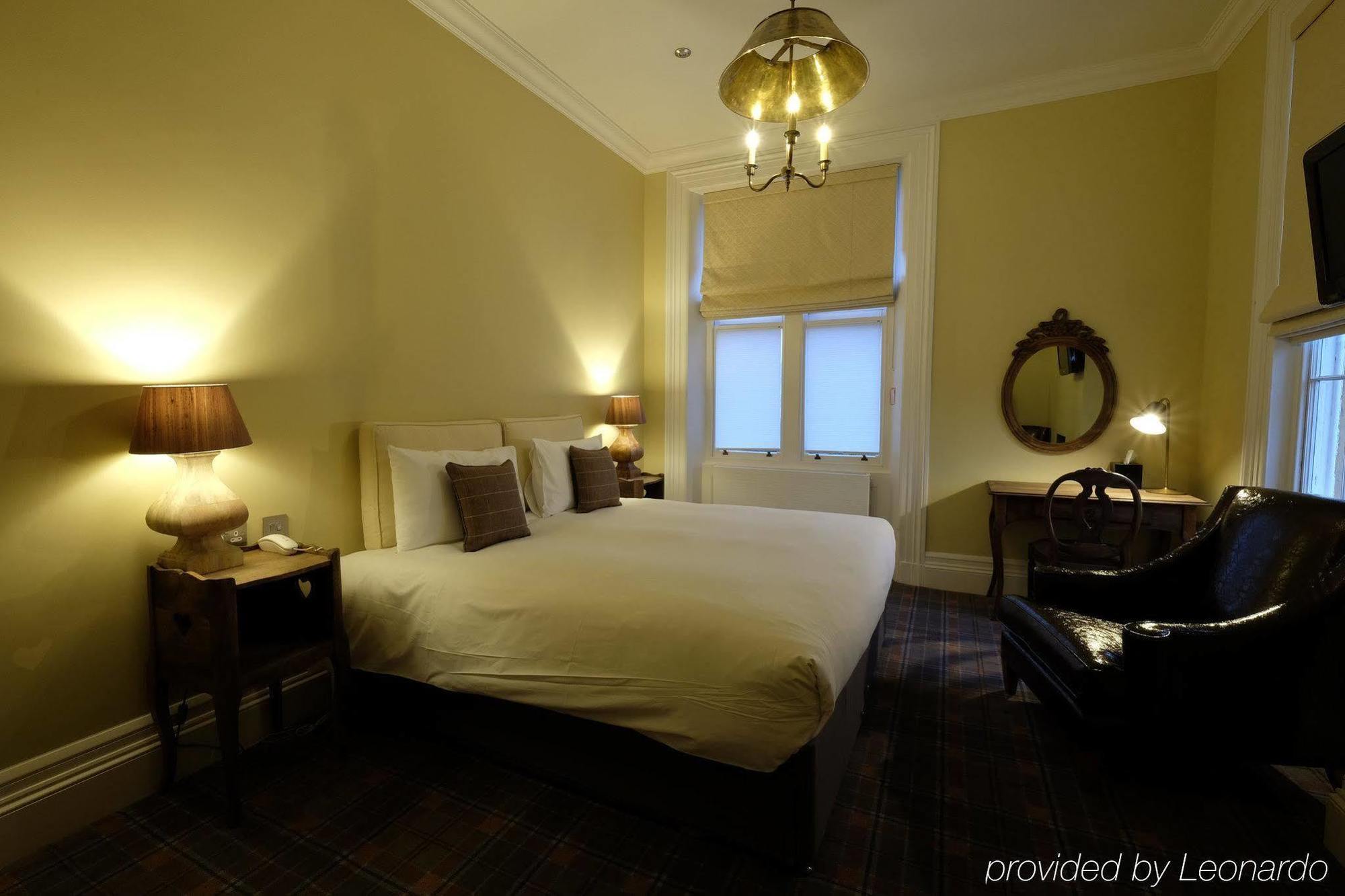 Cotswold Grange Bed & Breakfast Cheltenham Exterior photo A room at the hotel