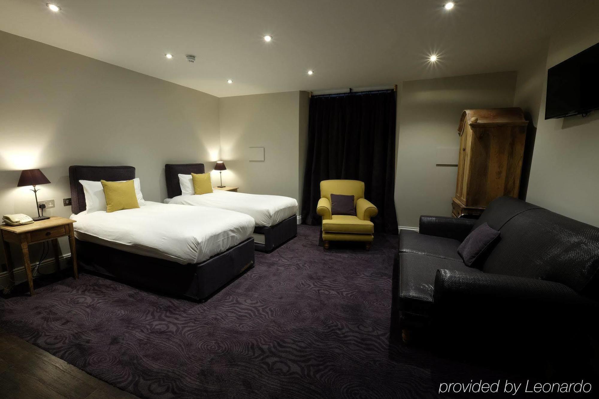 Cotswold Grange Bed & Breakfast Cheltenham Exterior photo A room at the hotel