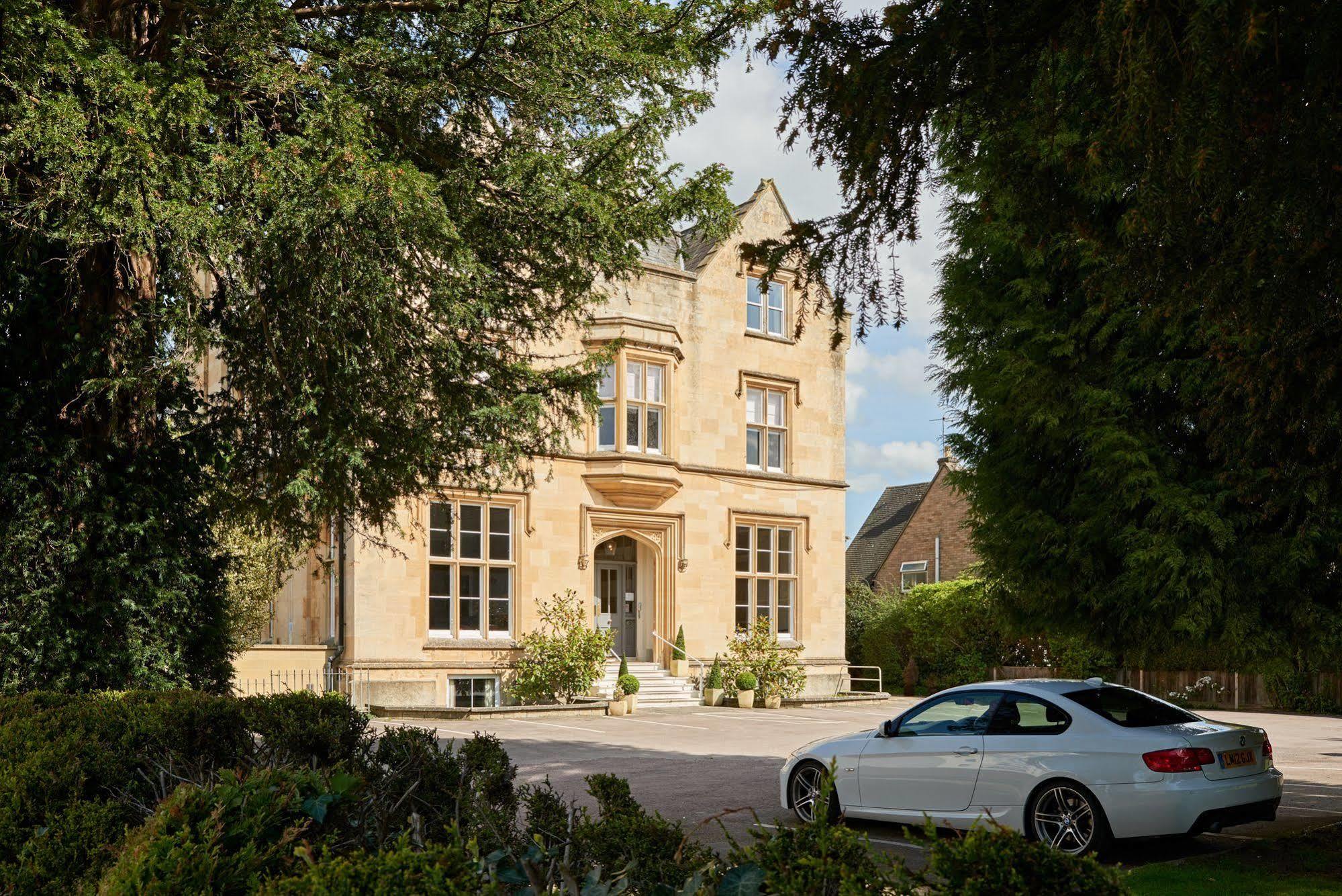 Cotswold Grange Bed & Breakfast Cheltenham Exterior photo The former school house