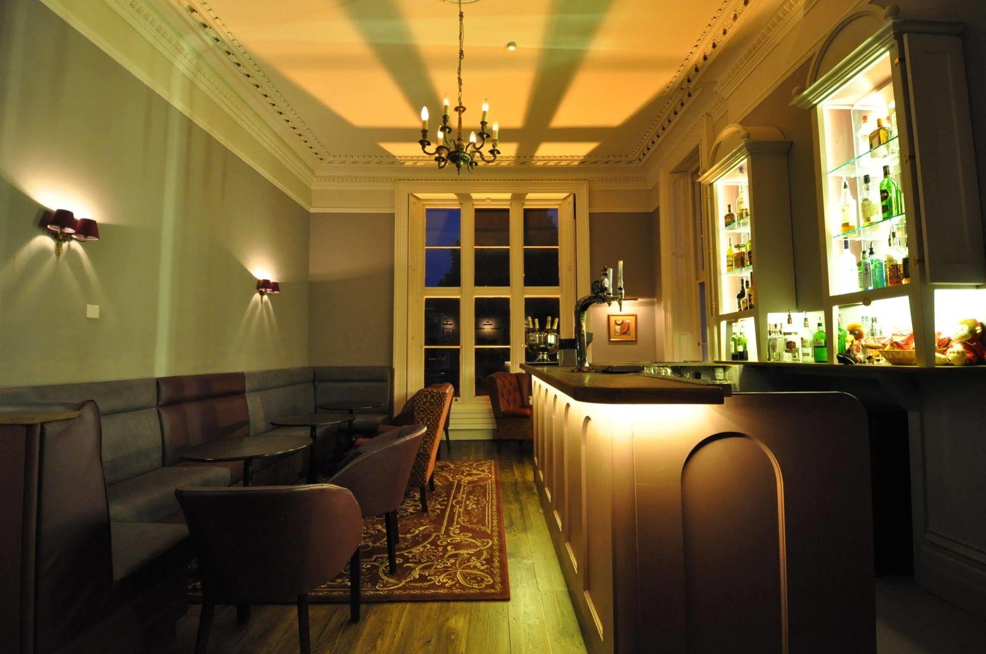 Cotswold Grange Bed & Breakfast Cheltenham Exterior photo The bar at the 2007–2011 premises