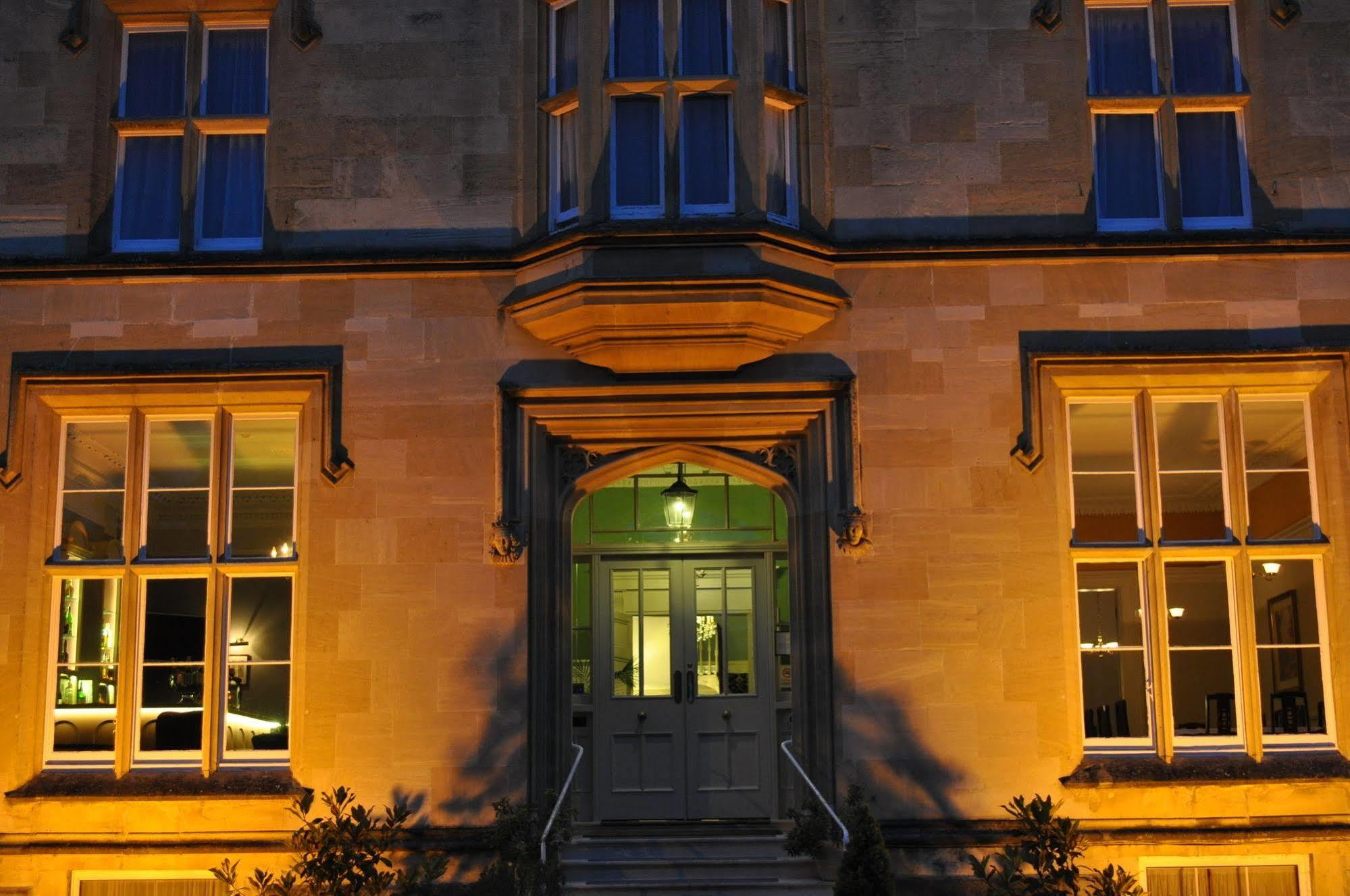 Cotswold Grange Bed & Breakfast Cheltenham Exterior photo The entrance to the main building