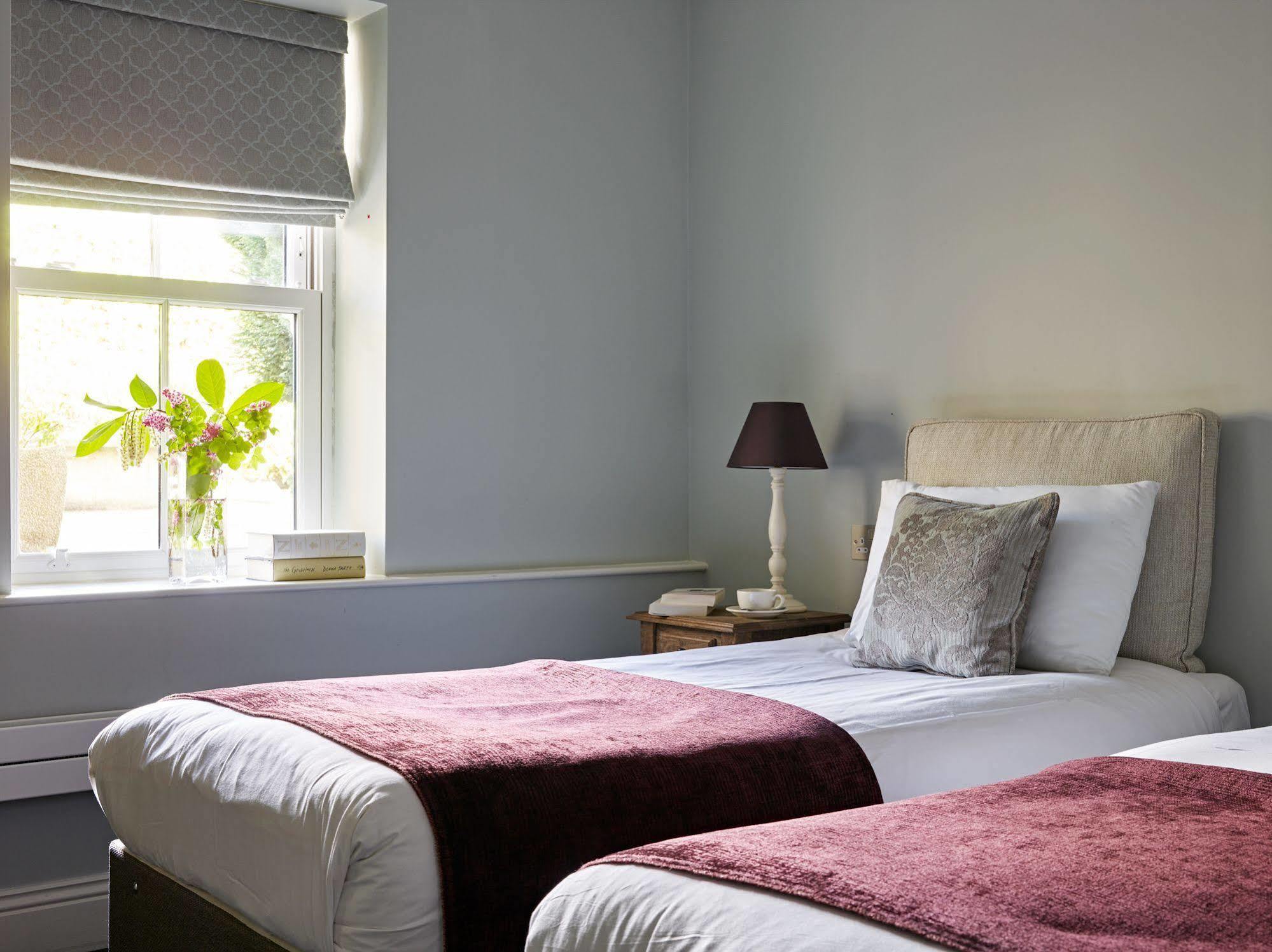 Cotswold Grange Bed & Breakfast Cheltenham Exterior photo A room at the hotel